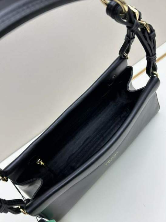 Picture of Prada Handbags _SKUfw217416939fw
